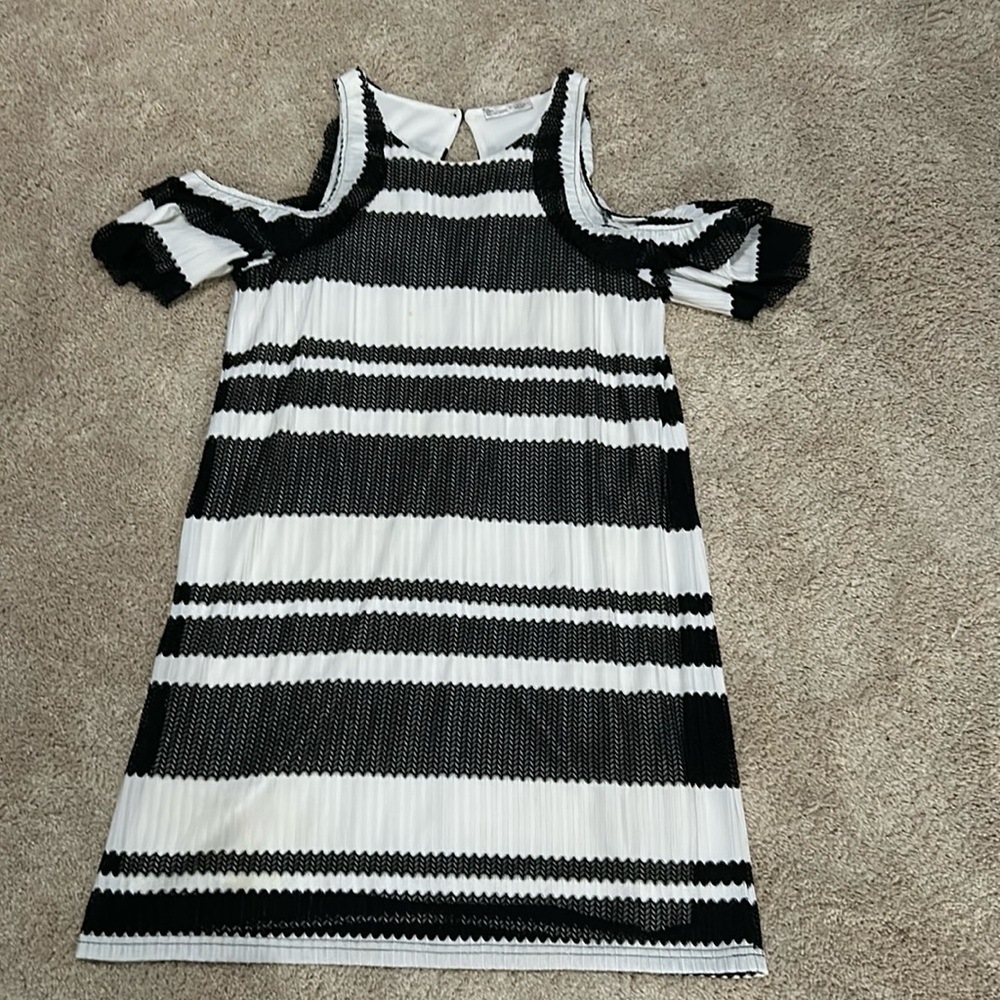 Gorgeous black and white minidress